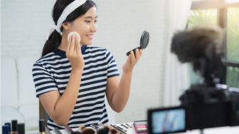 Wajah Bebas Kilap! Coba 5 Balm Powder Ini untuk Hasil Matte Seharian