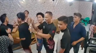 Viral 4 Pria Todong Pistol ke Tukang Pangkas di Medan, 2 Polisi Dipatsus