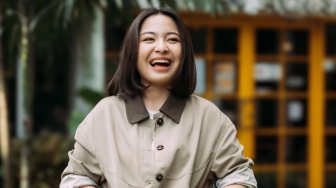 Teka-teki Cowok Misterius Terjawab, Bernadya Gandeng Iqbaal Ramadhan di MV Rabun Jauh