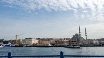 Penorama pemandangan dari Karaköy Street yang ada di Kota Istanbul, Turki, Rabu (15/4/2026). [Suara.com/Iramdani]