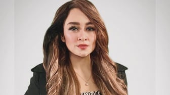 Pernah Heboh Dekat dengan Ammar Zoni, Zeda Salim Nangis Lepas Hijab demi Nafkahi Anak