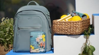 Mediterranean Muse: Saat Tas Travel Bertransformasi Menjadi Fashion Statement
