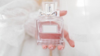 5 Rekomendasi Parfum Wangi Buah Mangga untuk Cewek Aktif dan Ceria