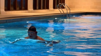 Intip Rutinitas Sabtu Pagi Prabowo: Berenang di Hambalang Lalu Terbang ke Magelang