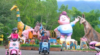 Karakter JUMBO Hidupkan Suasana Kampung Seruni di Cibubur dan Prigen