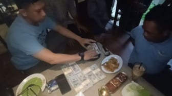 Bareskrim Bongkar Jaringan Dolar AS Palsu di Banten: 5 Pelaku Ditangkap, Ratusan Lembar Disita