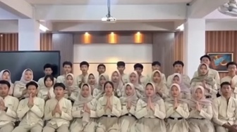 Viral! Siswa SMAN 1 Purwakarta Acungkan Jari Tengah ke Guru, Berujung Satu Kelas Minta Maaf