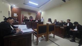 Terancam 10 Tahun Penjara Tapi Hanya Tahanan Kota, Mahasiswa Pertanyakan Proses Hukum Julia Tobing