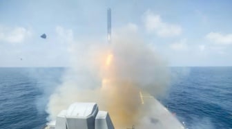 Perang Terbuka! AS Klaim Tembak Kapal Iran di Selat Hormuz