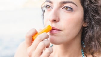 Bibir Hitam karena Matahari? Ini 5 Lip Balm SPF50 yang Bisa Jadi Penyelamat