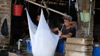 Tak Hanya Tingkatkan Gizi Anak Sekolah, MBG Juga Dongkrak Penghasilan Pekerja Pabrik Tahu
