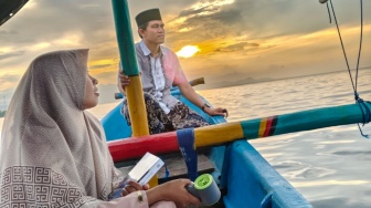 Berlayar Menyapa Sunyi: Tadabur Alam di Pantai Pasir Putih Situbondo