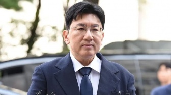 Manipulasi Saham K-Pop? Mengenal Kasus "Pasar Modal" yang Menjerat Bos HYBE Bang Si-hyuk