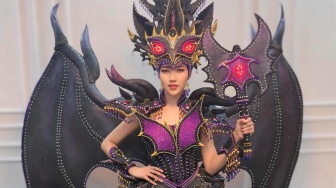 Makna Mendalam Kostum 'The Queen of Kalong' Dibawa Nanda Aprianty ke Panggung Puteri Indonesia