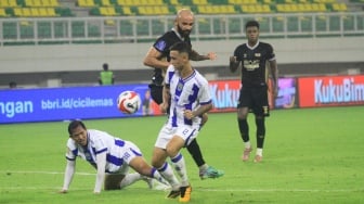 Persib Bandung Ditahan Dewa United, Ini Respon Santai Eliano Reijnders