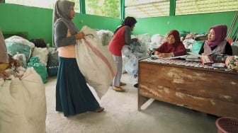 Semen Gresik Maknai Hari Kartini dengan Mendorong Peran Perempuan dalam Pengelolaan Lingkungan