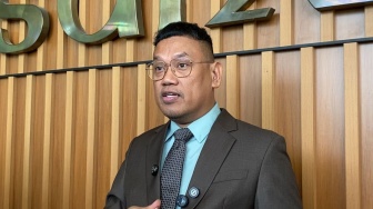 Trauma Rumah Dijarah, Uya Kuya Bikin Sayembara Rp1 Juta Buru Pelaku Hoaks Dapur MBG