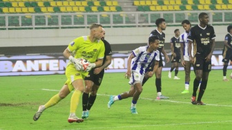 Jan Olde Sebut Kartu Merah Alex Martins 'Bodoh' usai Dewa United Gagal Tekuk Persib