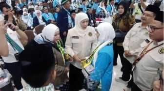 Doa dan Harapan Khofifah Melepas Kloter Pertama Jemaah Calon Haji Jatim