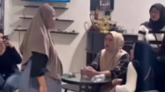 Viral Bumil Ngamuk Tagih Utang di Kafe, Pengutang Malah Foya-Foya Bikin Geregetan