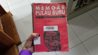 Suara dari Tanah Buangan: Menguak Memoar Pulau Buru dalam Sejarah Indonesia