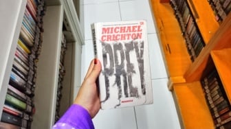 Saat Teknologi Memburu Manusia: Teror Nanopartikel dalam Novel Prey