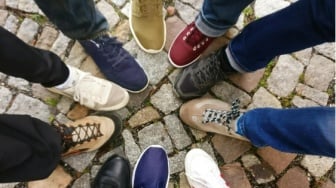 4 Rekomendasi Sepatu Jalan untuk Plantar Fasciitis yang Stabil dan Nyaman