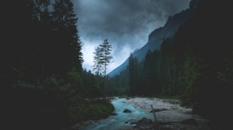 Sang Dracula dan Perempuan Tanpa Kepala