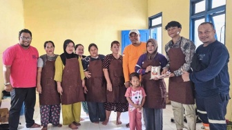 Kisah Inspiratif Perempuan Desa Pelapis, Ubah Musim Paceklik Jadi Cuan Lewat UMKM Ikan