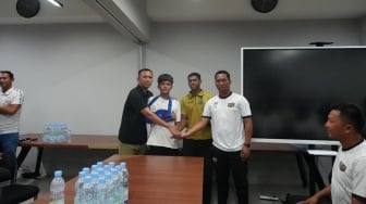 Tendangan Kungfu Fadly Alberto Hengga ke Pemain Dewa UnitedBerujung Damai