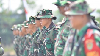 Ratusan TNI di Cilegon Turun ke Masyarakat, Bangun Jalan Hingga Rehab Rumah Tidak Layak Huni