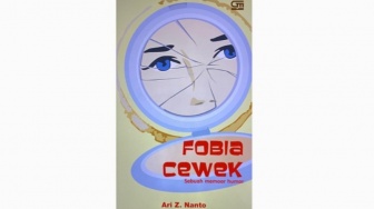 Review Buku Fobia Cewek: Kumpulan Kisah Lucu dari Pesantren hingga Jadi Penulis