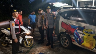 Misteri Subuh Membara di Metro Timur: Satu Unit Mobil Diduga Sengaja Dibakar Orang Tak Dikenal