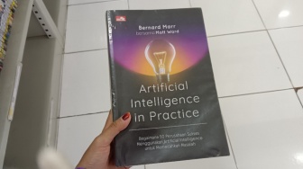 Menguak Praktik Nyata AI dalam Bisnis Modern di Buku Bernard Marr