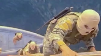 Detik-detik Pasukan Iran Sita Dua Kapal Kargo di Selat Hormuz, Gedung Putih Sebut Perompak