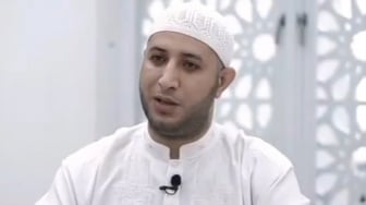 Bantah Lecehkan Santri, Apakah Syekh Ahmad Al Misry Berani Lakukan Mubahalah?