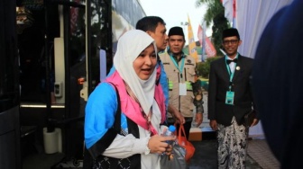 Gantikan Orang Tua yang Wafat, Larifa Jadi Calon Haji Termuda dari Padang