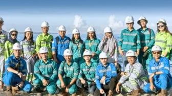 Di Balik Megahnya Kawasan Industri Pulau Penebang Ada 2 Perempuan Tangguh Menaklukkan Risiko Tinggi