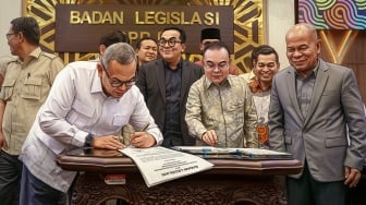 Resmi Disahkan! Panduan Lengkap UU PPRT: Apa yang Berubah bagi Majikan dan Pekerja?