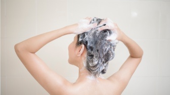 Usir Gerah! 5 Rekomendasi Sampo Menthol untuk Sensasi Dingin Seketika