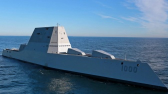 Kapal Perang Siluman AS Senilai Rp392 Triliun Terbakar, 3 Pelaut Jadi Korban