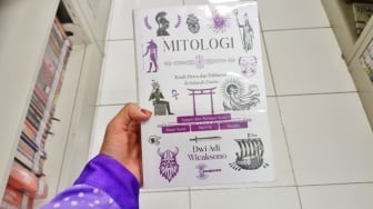 Menelusuri Dunia Dewa dan Pahlawan dalam Buku Mitologi