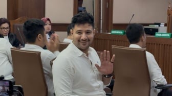 Senyum Optimis Ammar Zoni di Sidang Vonis Kasus Narkoba: Pasrah atau Siap Melawan?