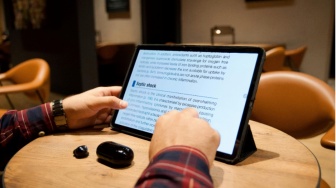 E-Reader atau Tablet: Mana yang Lebih Baik untuk Membaca di Tahun 2026?
