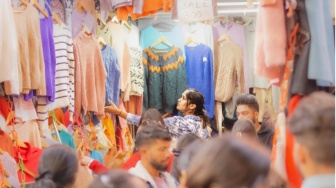 Di Balik Murahnya Fast Fashion: Ada Harga Mahal bagi Lingkungan dan Pekerja yang Tak Dibicarakan