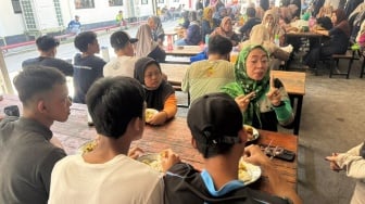 Lawan Stigma, Cerita Karyawan Difabel Pabrik HS: Dari Korban Bully Jadi Mandiri