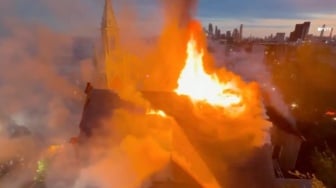 Gereja Berusia 2 Abad di AS Porak-poranda Diamuk Si Jago Merah, 5 Petugas Damkar Jadi Korban