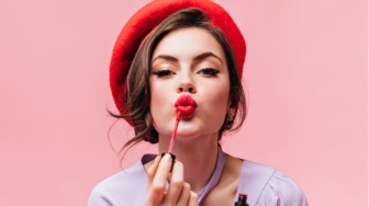 5 Lipstick Red Brown dengan Hasil Matte hingga Glossy: Mana Favoritmu?