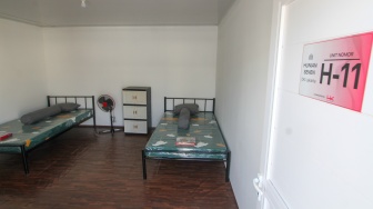 Penampakan rumah layak huni di Senen, Jakarta, Jumat (24/4/2026). [Suara.com/Alfian Winanto]