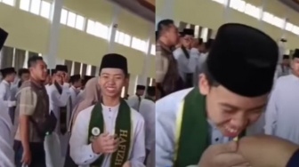Viral Ayah Non-Muslim Bangga Melihat Putranya Jadi Penghafal Al-Quran, Momen Cium Tangan Penuh Haru